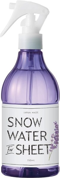 画像1: デイリーアロマジャパン スノーウォーター For シーツ(350mL)ラベンダー精油配合 国産 日本製 ひんやり 冷たい cool 冷感スプレー 夏 暑さ対策 熱中症対策 ニオイ 消臭 除菌 寝具用 ルームフレグランス ファブリックミスト [ B09X19X7JD / 4977369631816 / 63181 ] (1)